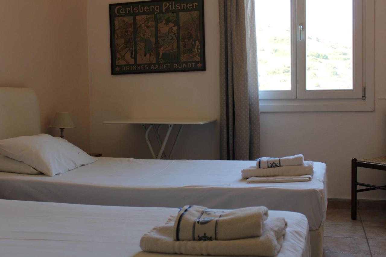 Blue Dolphin Hotell Batsíon Eksteriør bilde