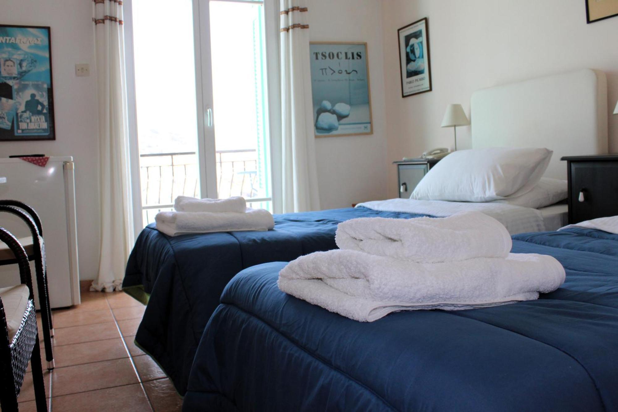 Blue Dolphin Hotell Batsíon Eksteriør bilde