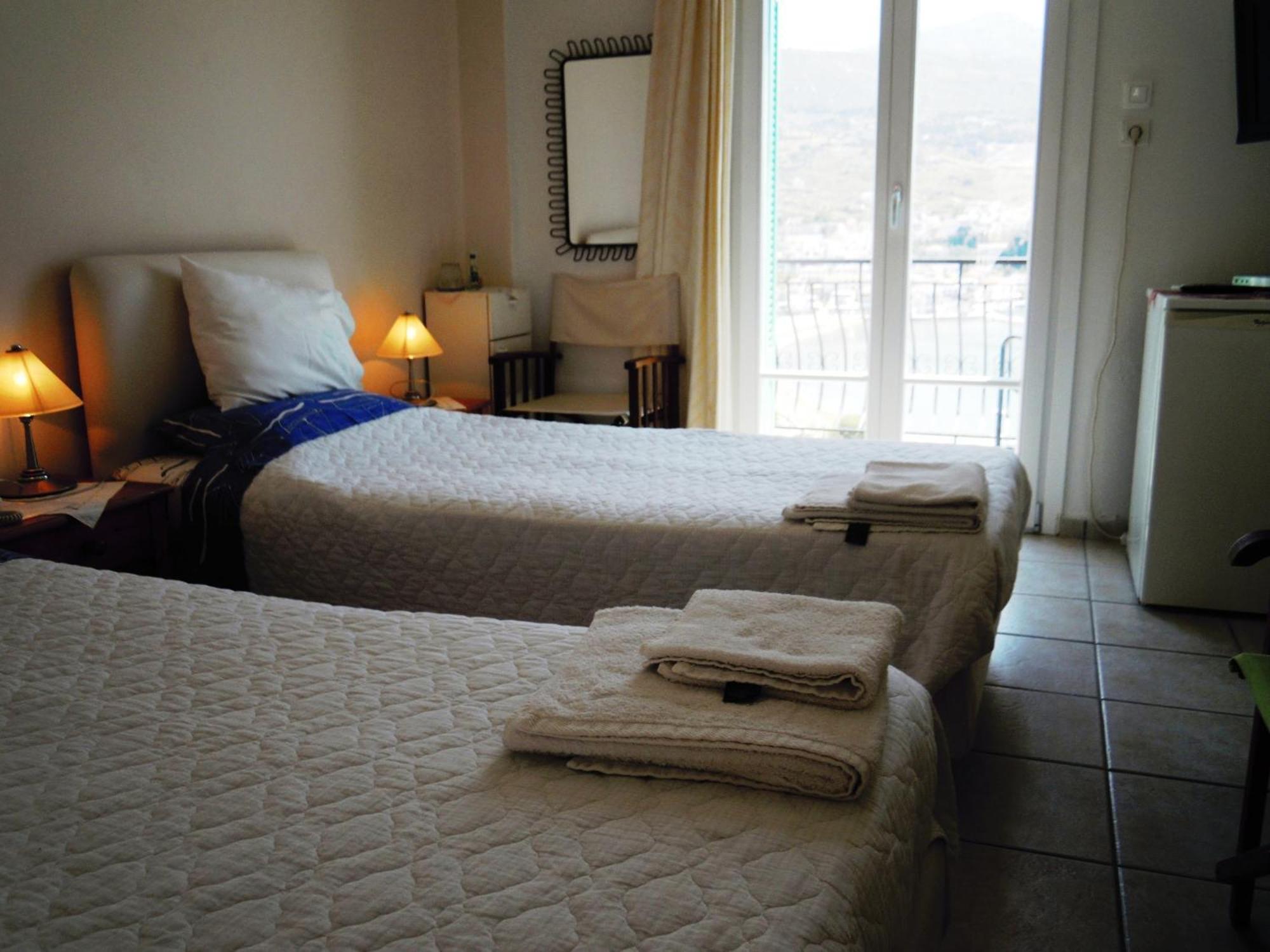 Blue Dolphin Hotell Batsíon Eksteriør bilde