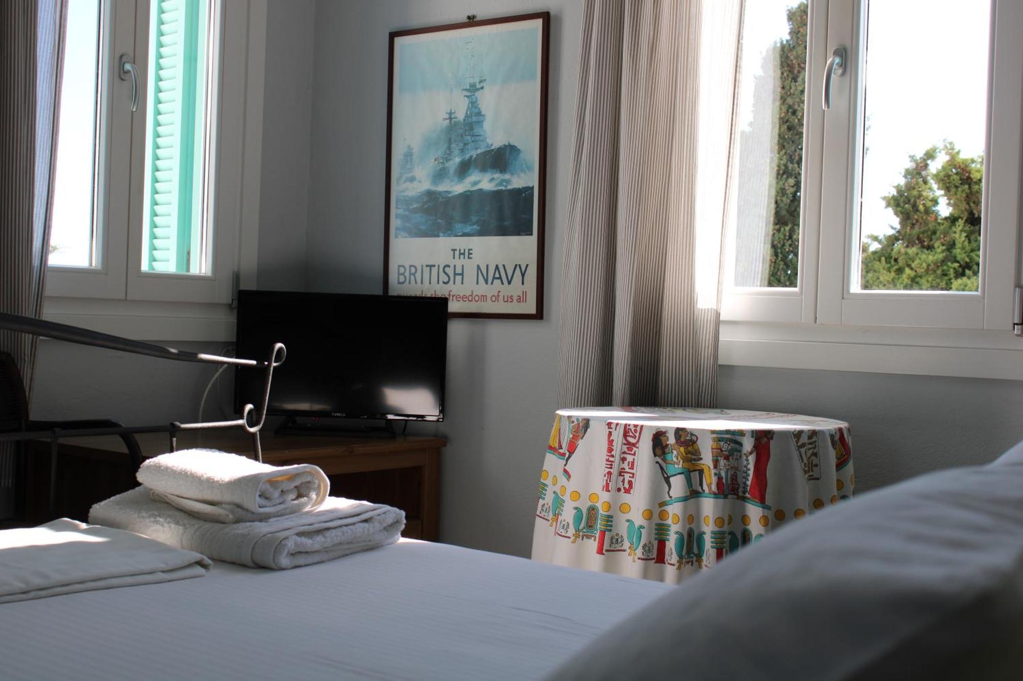 Blue Dolphin Hotell Batsíon Eksteriør bilde