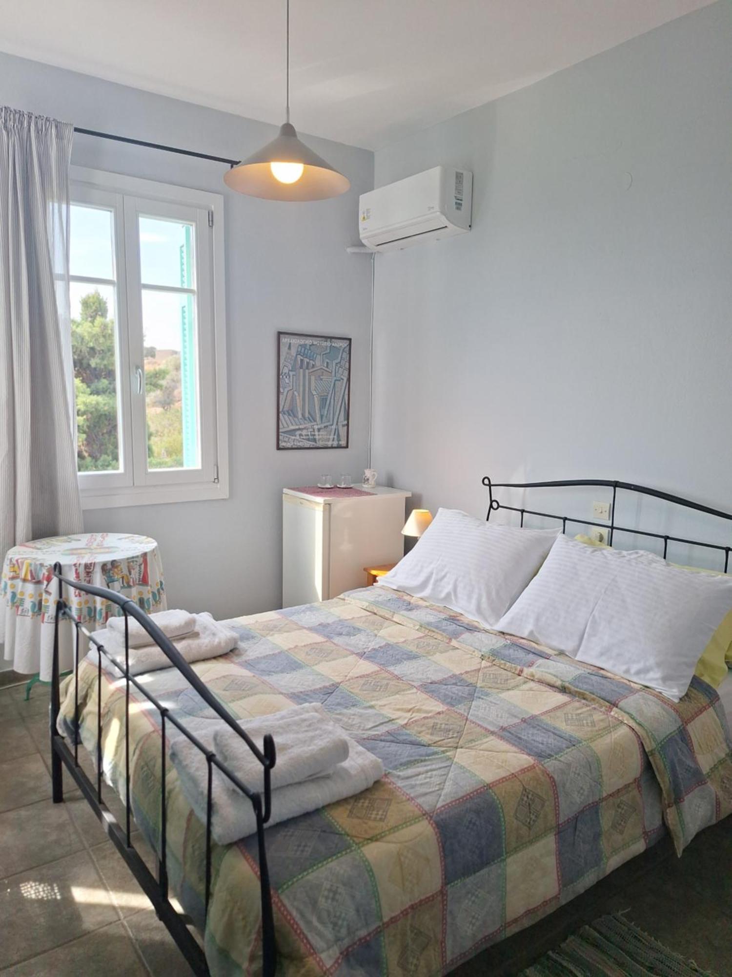 Blue Dolphin Hotell Batsíon Eksteriør bilde